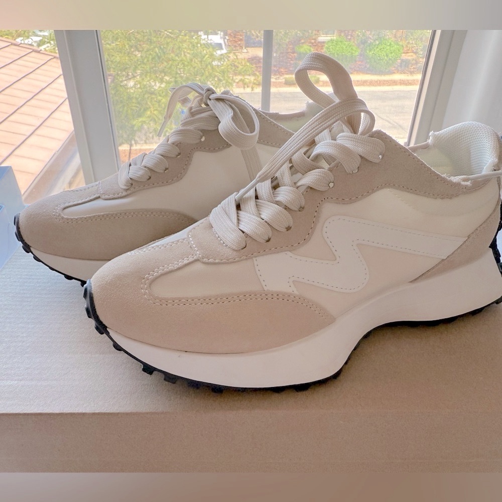 Steve Madden Tan and White Campo Sneakers